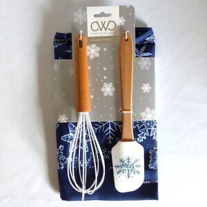 COOK WITH COLOR HOLIDAY SNOWFLAKE APRON WOOD HANDLED SPATULA WHISK SET (NEW)